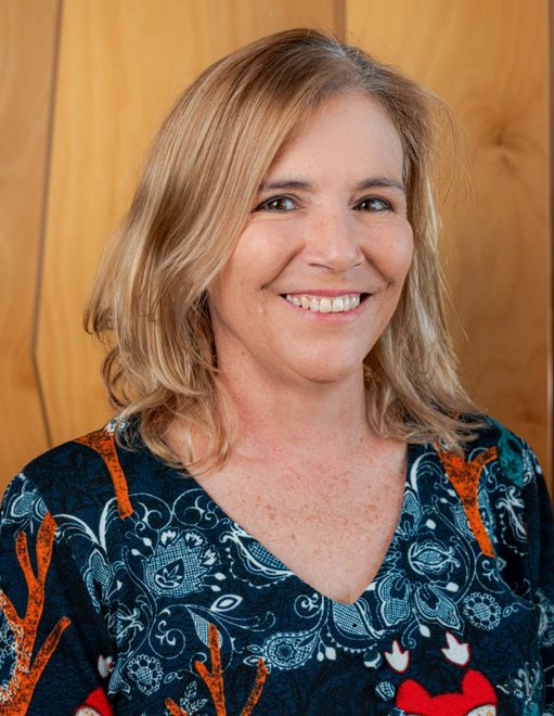 A head an shoulders photo of Sally Murphy